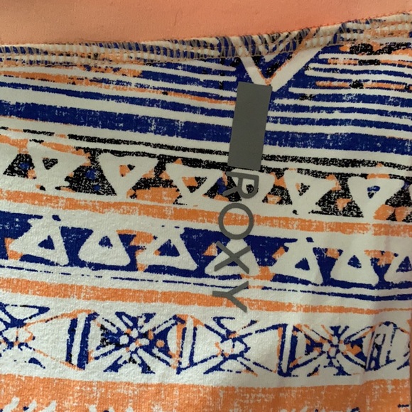 Roxy Leggings with cut out detail on bottom - Picture 2 of 2